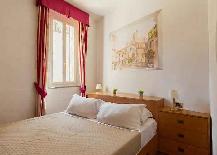 Trevi Royale - Under 1 Min Walk To Trevi Fountain Apartman *