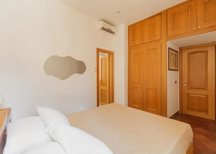 Trevi Royale - Under 1 Min Walk To Trevi Fountain Апартаменты