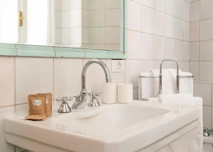 Trevi Royale - Under 1 Min Walk To Trevi Fountain Apartman *